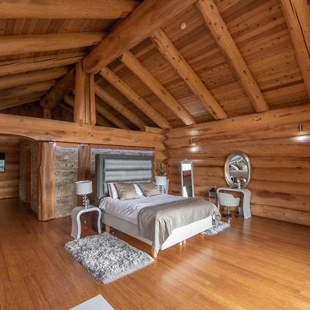 The Log Cabins At The Vu バスゲイト エクステリア 写真