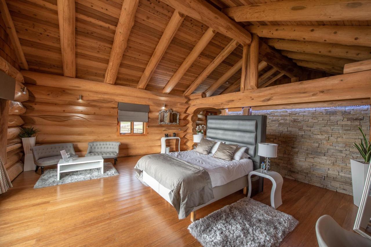 The Log Cabins At The Vu バスゲイト エクステリア 写真
