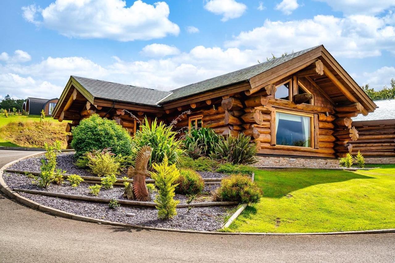 The Log Cabins At The Vu バスゲイト エクステリア 写真